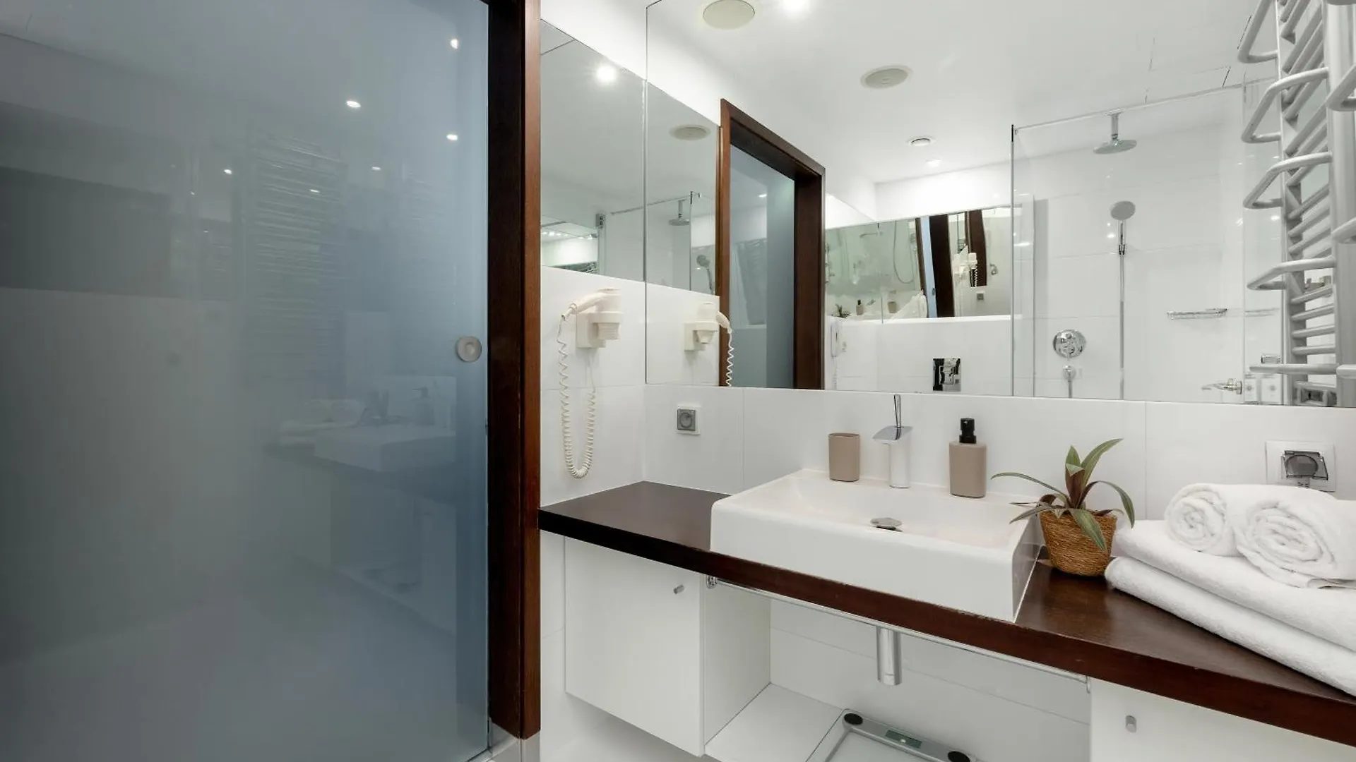 Sea Breeze Private Apartment In Marine Hotel Kolobrzeg