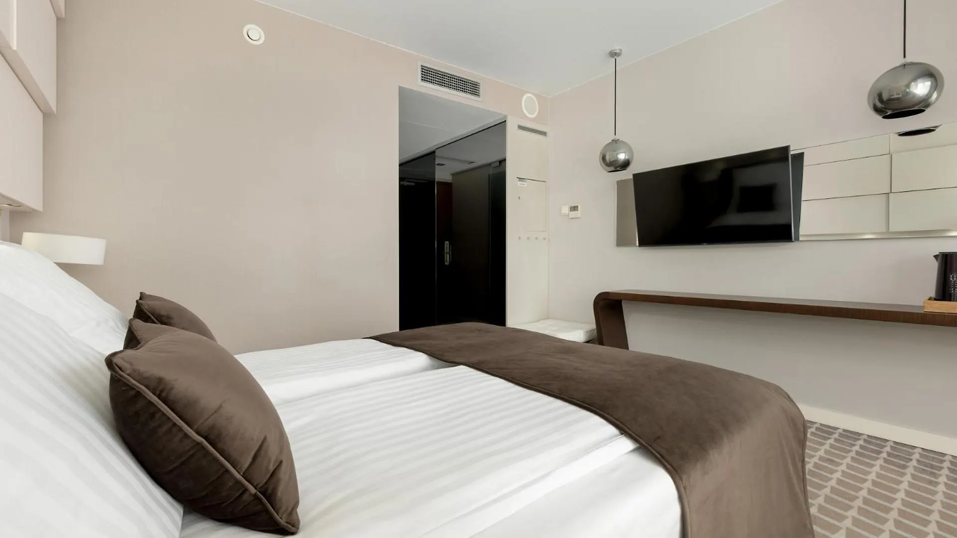 Sea Breeze Private Apartment In Marine Hotel Kolobrzeg 0*,  Poland